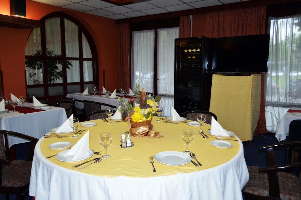 Hotel Nagyerdo Debrecen Luaran gambar