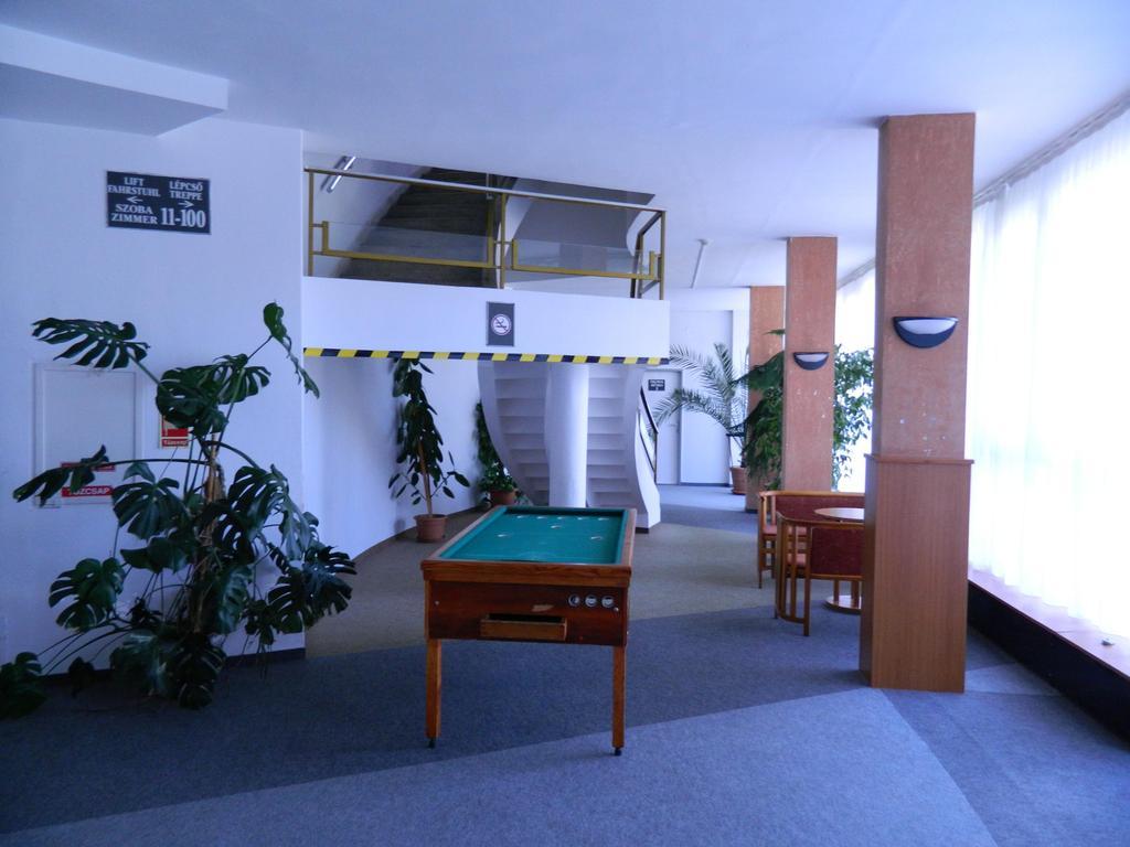 Hotel Nagyerdo Debrecen Luaran gambar